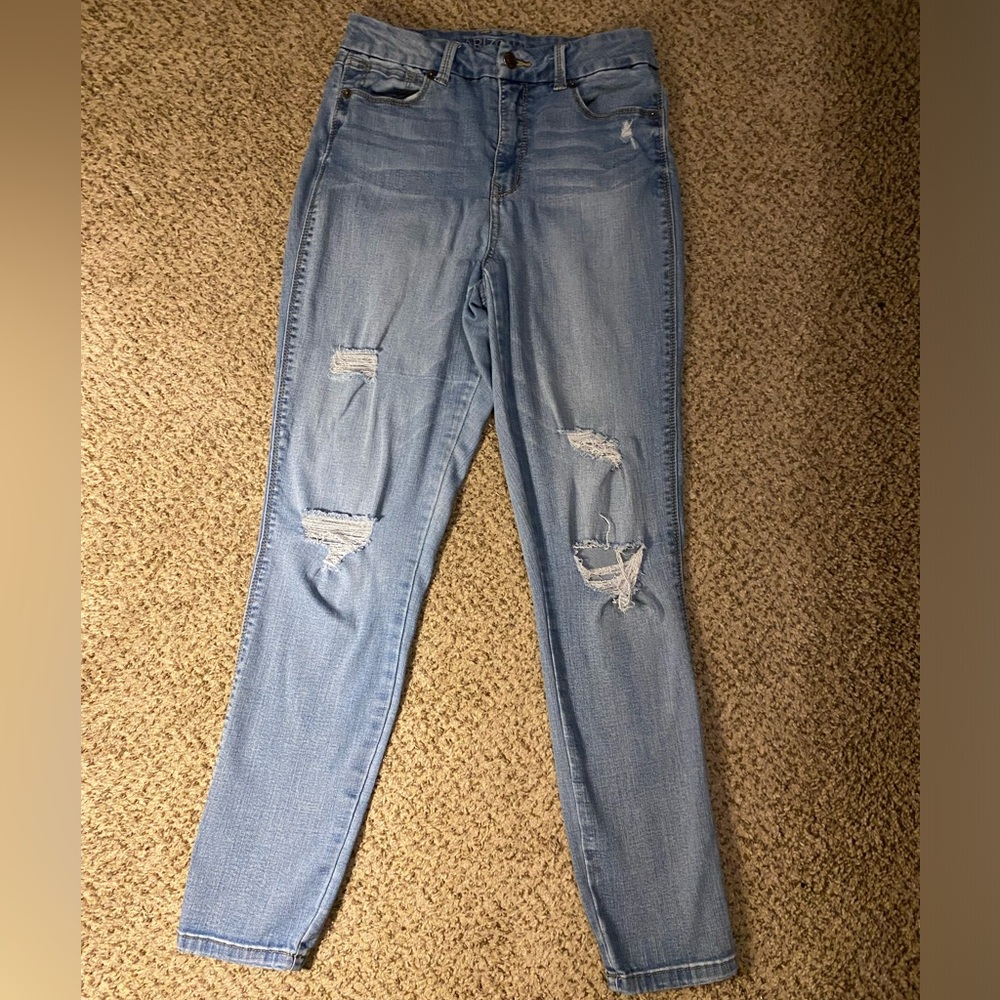 Ripped Jeans.